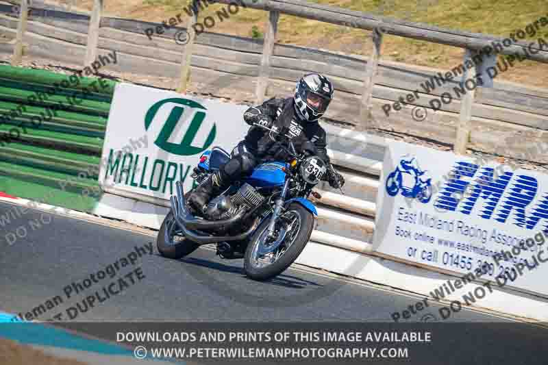 Vintage motorcycle club;eventdigitalimages;mallory park;mallory park trackday photographs;no limits trackdays;peter wileman photography;trackday digital images;trackday photos;vmcc festival 1000 bikes photographs